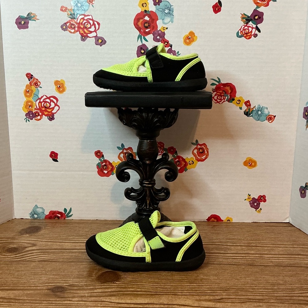 Water shoes & Swiggles Shoes